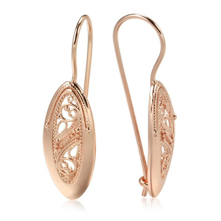 Pendientes de oro rosa con patrón calado exquisito