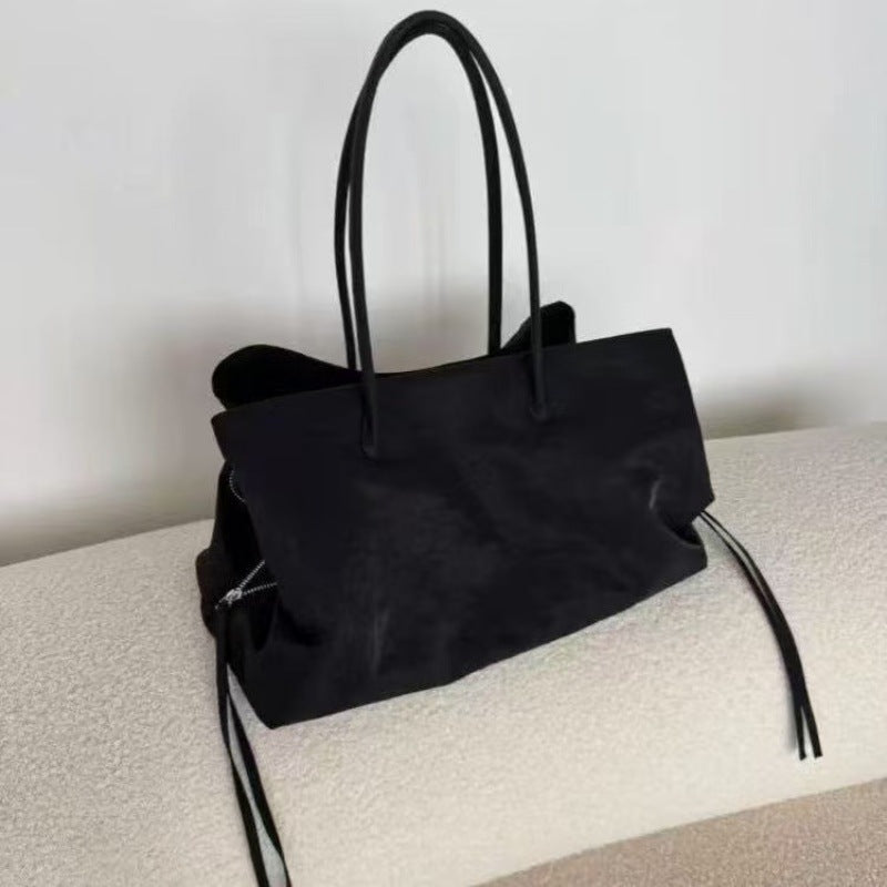 Black Minimalist High-capacity Tote Bag