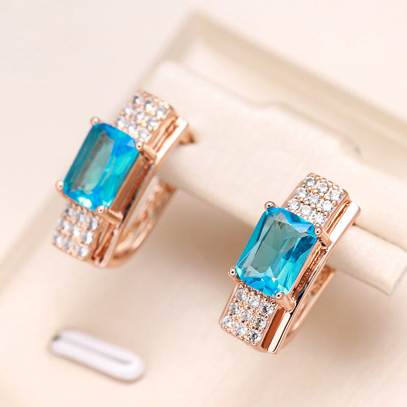 Pendientes de mujer de oro rosa con rosa azul natural y a la moda