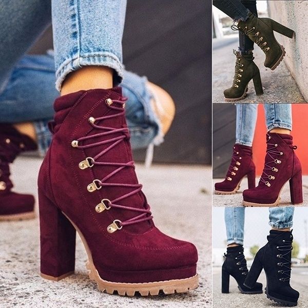 Zapatos de tacón de ante de mesa