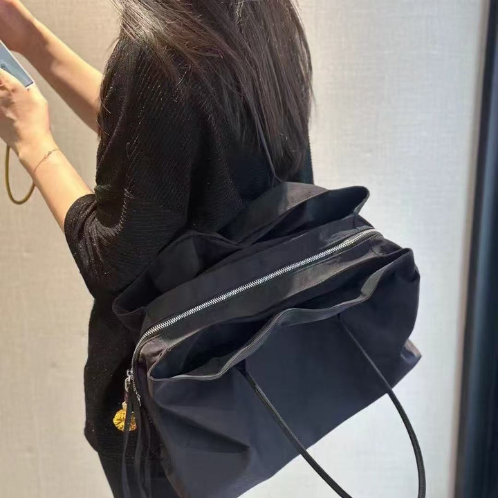 Black Minimalist High-capacity Tote Bag