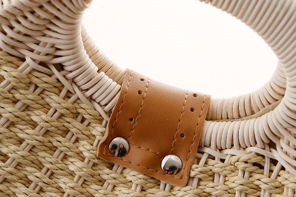 Sac à main élégant en rotin tressé pour les vacances
