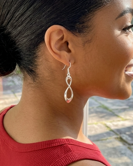 Pendientes de plata de ley Pendientes largos con figura de infinito