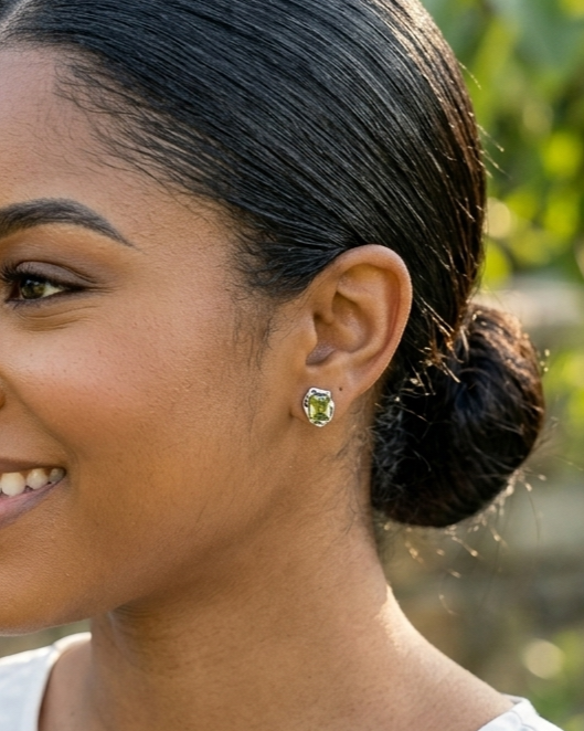Pendientes de mujer con diseño de gota en verde oliva