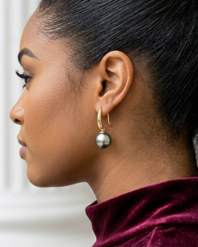 Pendientes de mujer con perlas verdes pavo real