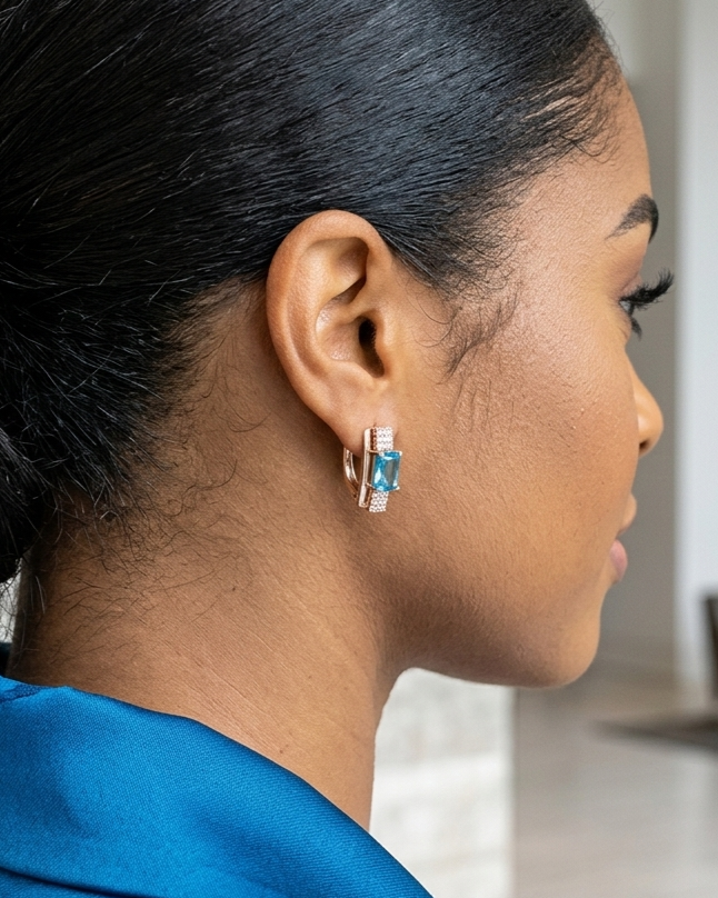 Pendientes de mujer de oro rosa con rosa azul natural y a la moda