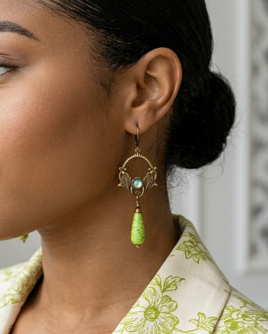 Vintage Court Style Carved Earrings Women Green Gem