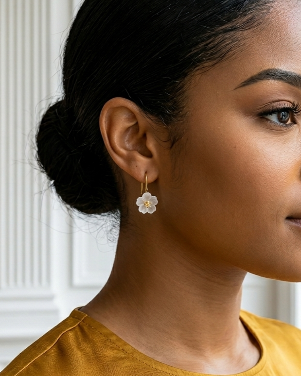 Pendientes colgantes de plata de ley con diseño floral para mujer