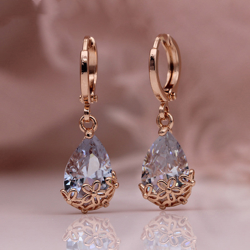 Pendientes asimétricos con diseño de oro rosa