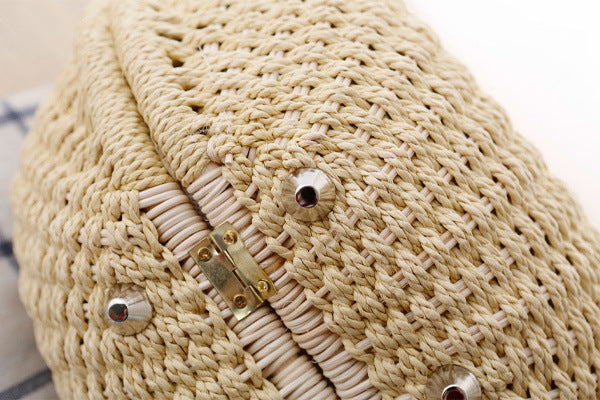 Sac à main élégant en rotin tressé pour les vacances