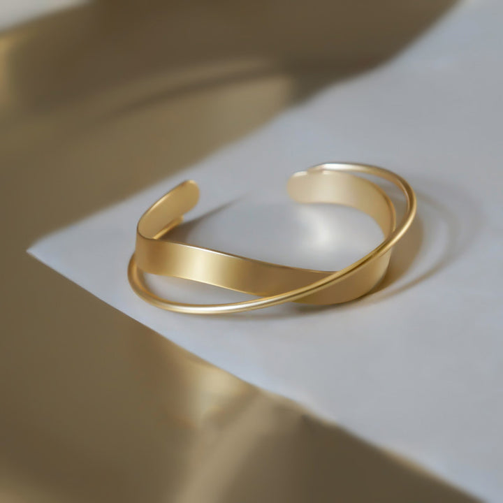 Pulsera de Brazalete Cruzado Geométrico