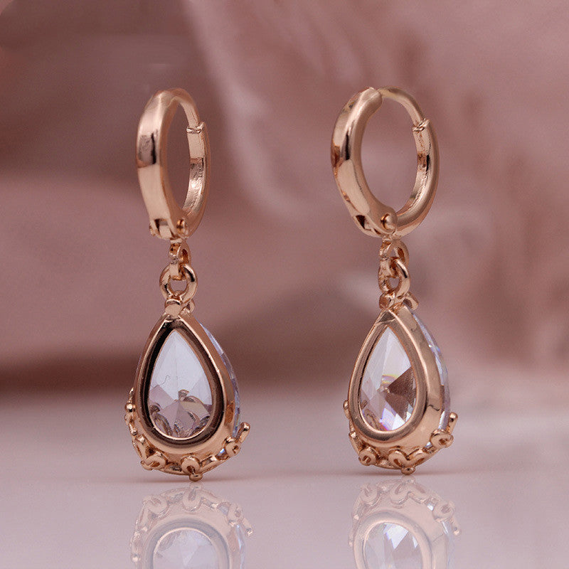 Pendientes asimétricos con diseño de oro rosa