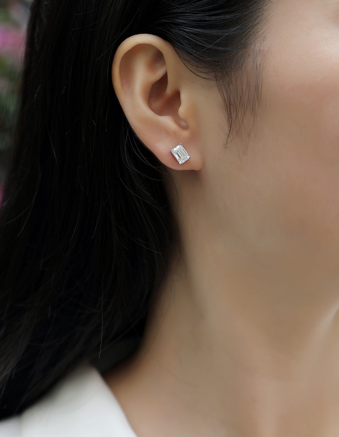 Top-quality Moissanite S925 Silver And Platinum-plated Stud Earrings.