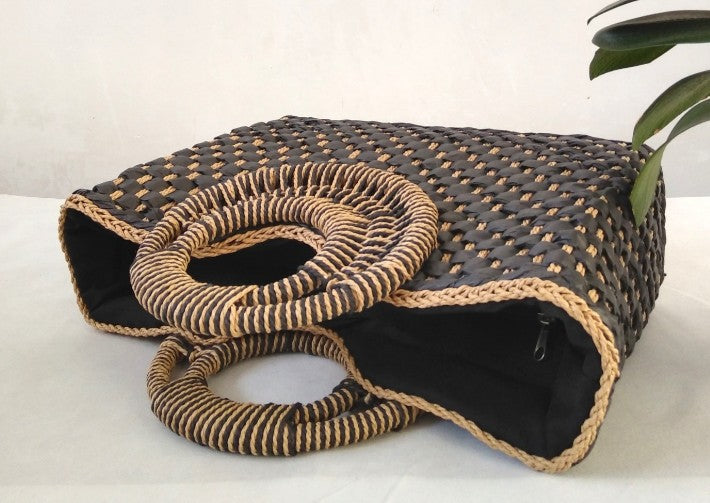 Bolso de playa de mano con asa de madera