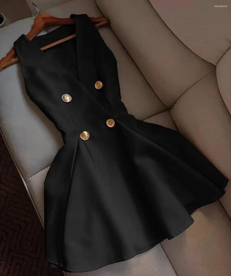 Vestido mini dulce de color liso sin mangas con cuello de pico y botones