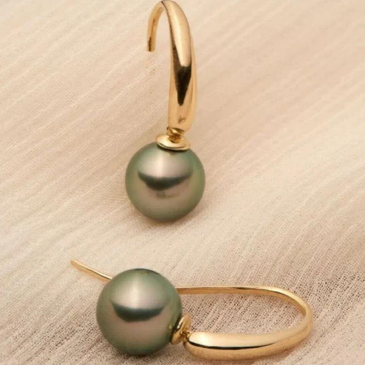 Pendientes de mujer con perlas verdes pavo real