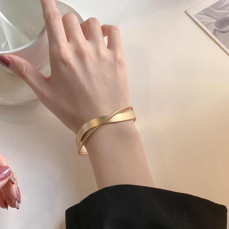 Pulsera de Brazalete Cruzado Geométrico