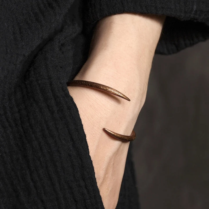 Pulsera de cobre macizo forjada a mano