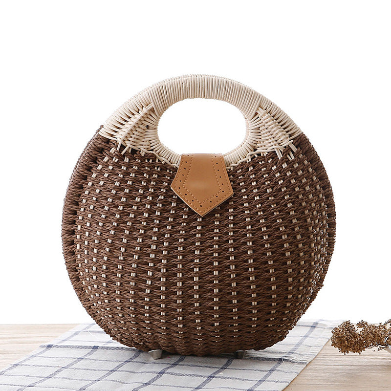 Sac à main élégant en rotin tressé pour les vacances