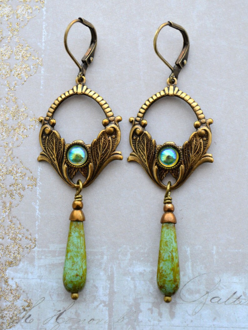 Vintage Court Style Carved Earrings Women Green Gem