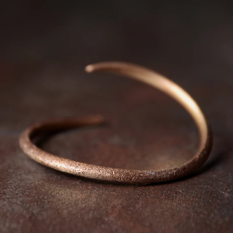 Pulsera de cobre macizo forjada a mano