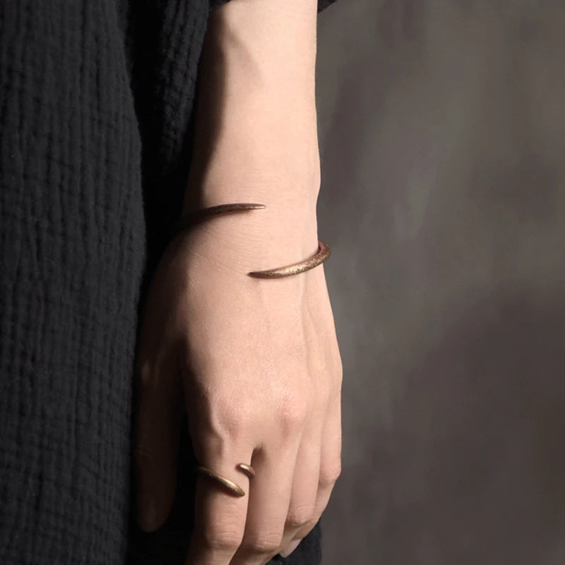 Pulsera de cobre macizo forjada a mano