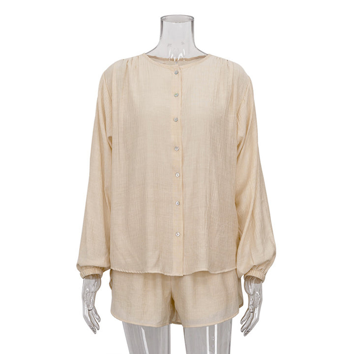 Ensemble deux pièces élégant pour femme : chemise à manches longues et short fendu
