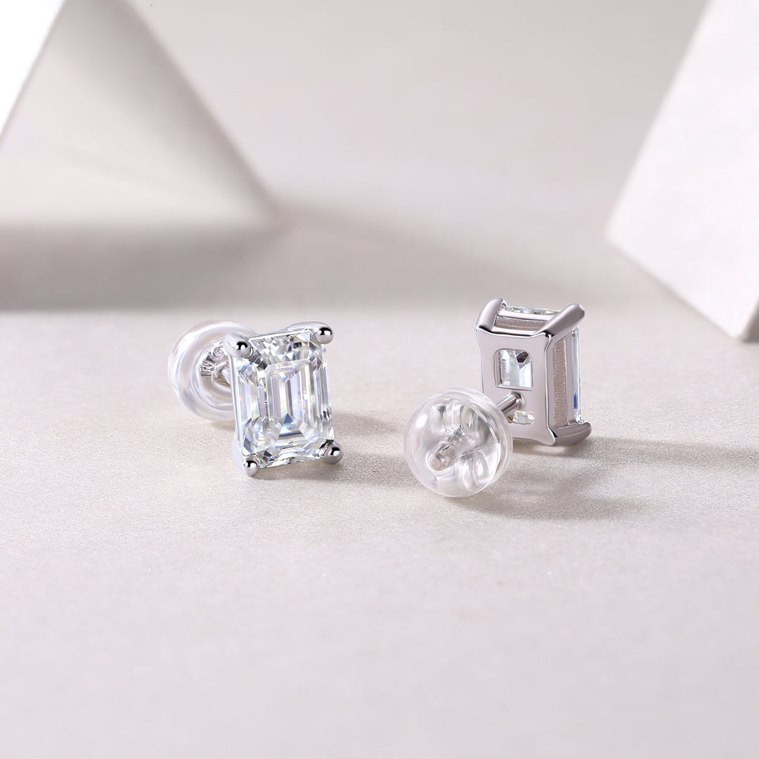 Top-quality Moissanite S925 Silver And Platinum-plated Stud Earrings.
