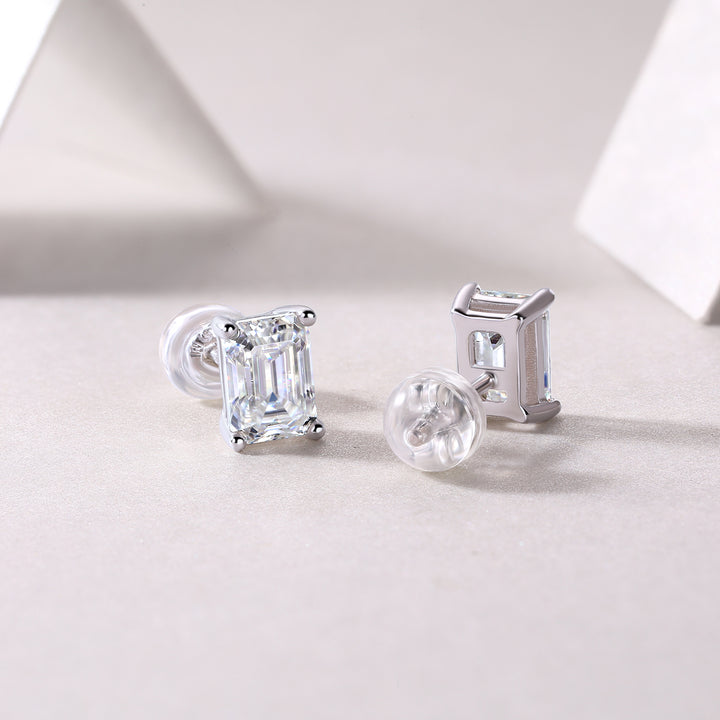 Top-quality Moissanite S925 Silver And Platinum-plated Stud Earrings.