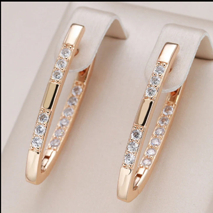 Pendientes Clásicos de Oro Rosa con Circonitas Brillantes