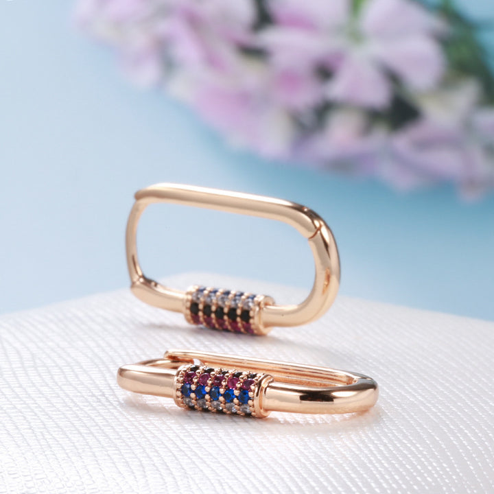 Pendientes de oro rosa con circonitas de colores a la moda